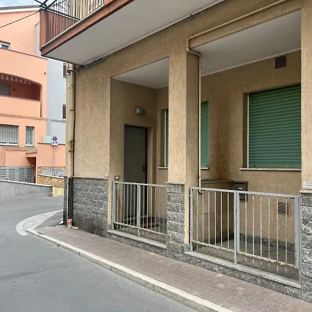 Privata Grotta - Bilocale In Centro A Due Passi Dal Mare Apartament *